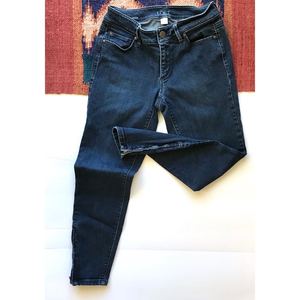 • Loft • Curvy Skinny Ankle denim jeans. Size 2